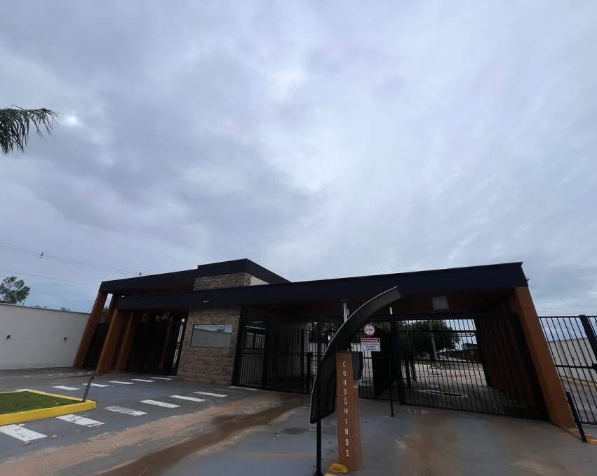 Terreno a venda em condomínio residencial flamboyants